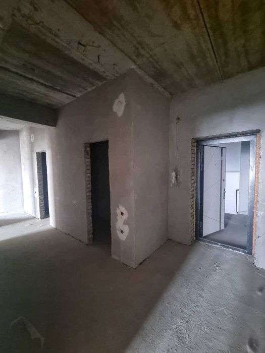 Urganch shahrida yangi  binoda joylashgan 2-xonali joy sotiladi.