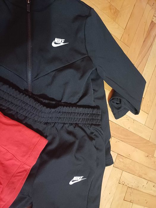 Спортен екип Nike с подарък
