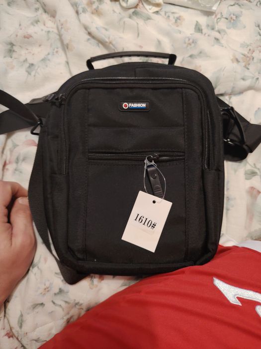 Vând gentuță nouă