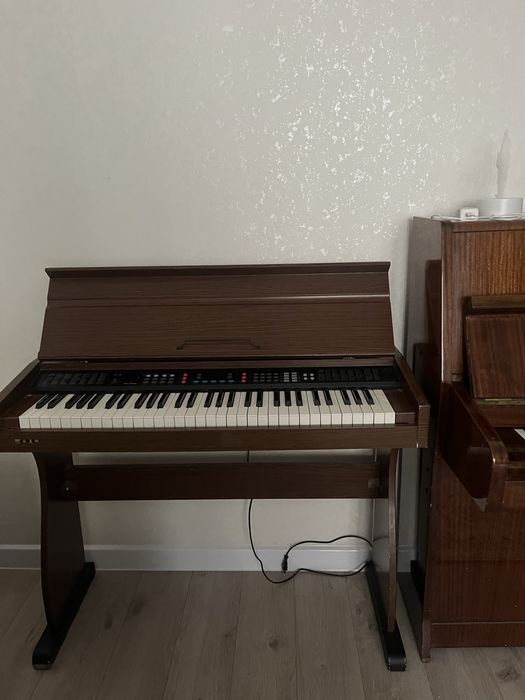 Продам синтезатор