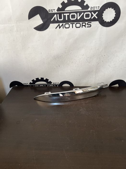 Ornament crom stanga bara spate Volvo XC60 mk2