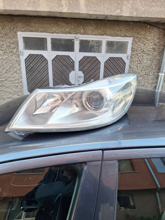 Оригинален фар (ляв) за Шкода Октавиа