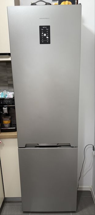 Combina frigorifica Heinner, ca nou!