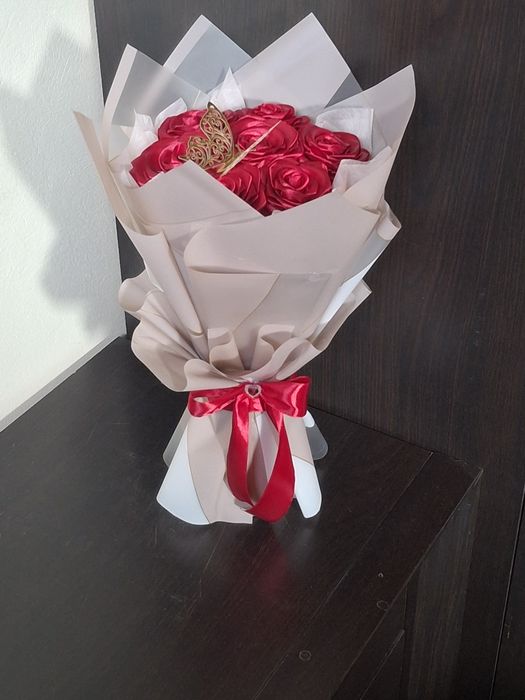 Buchet trandafiri din satin