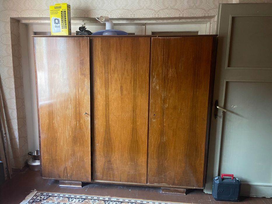 Бюфет и гардероб