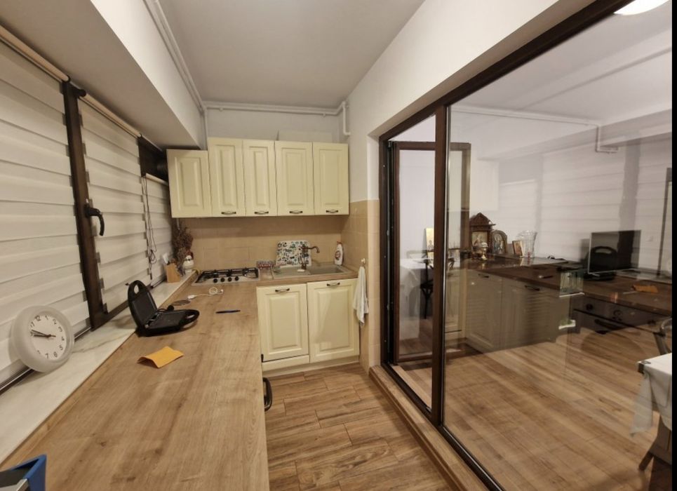 Apartament de lux, living+dinning, bucătărie, 3 dormitoare cu birouri,