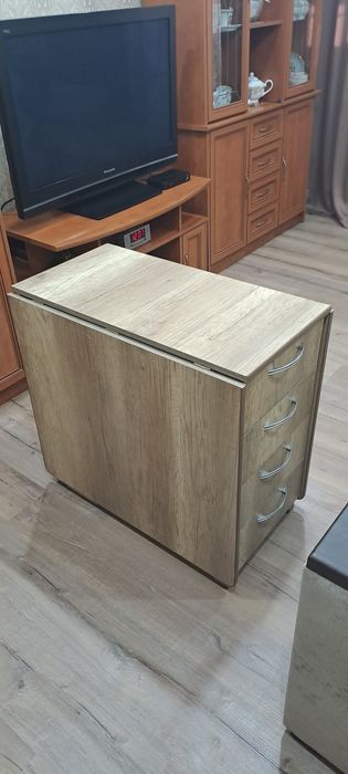 Продам стол книжка