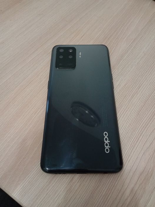 Продам телефон срочно