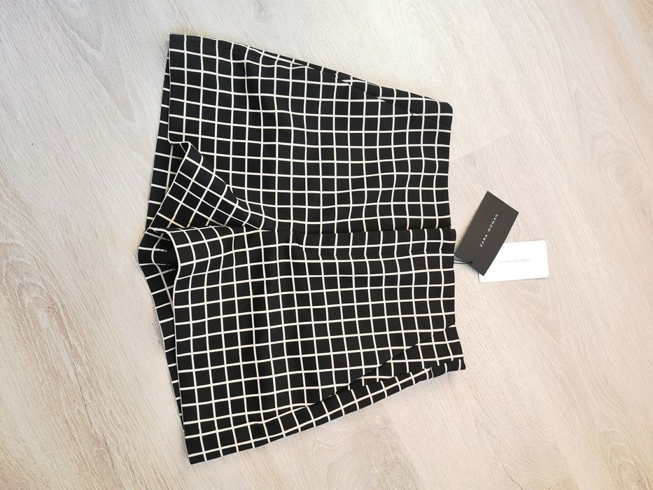 Pantaloni scurti Zara