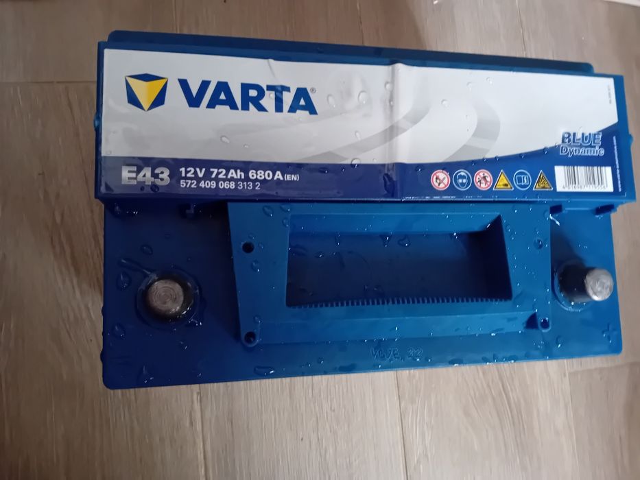 Vând acumulator auto Varta de 74  ah