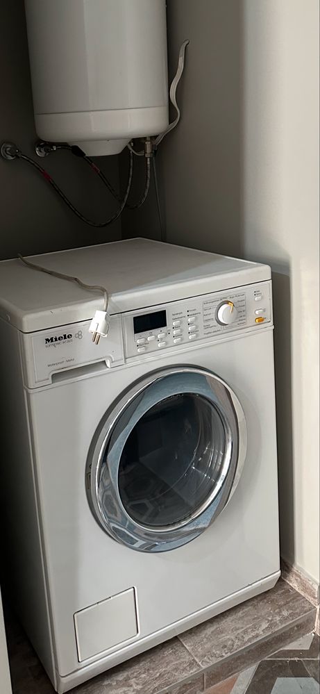 Продавам комбинирана пералня и сушилня Miele