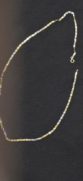 Продавам златни колиета.