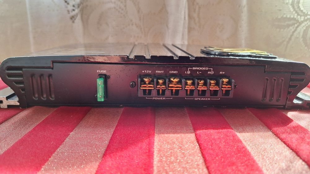 Amplificator XS XSA 440 Intimidator  +subwoofer Rockford fosgate +cabl