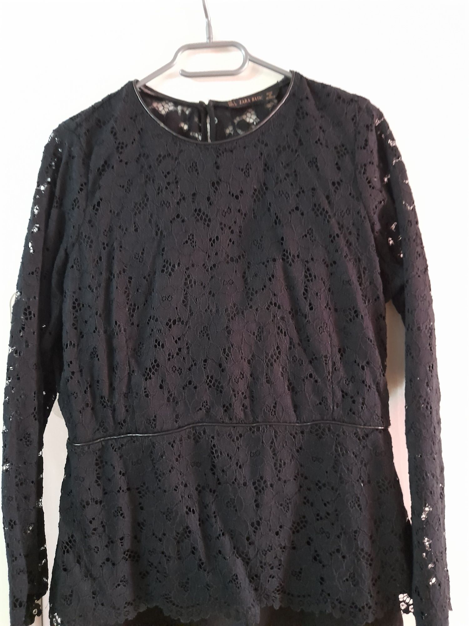 Zara, bluza dantela neagră mărimea L,  impecabila. Preț 65 lei.