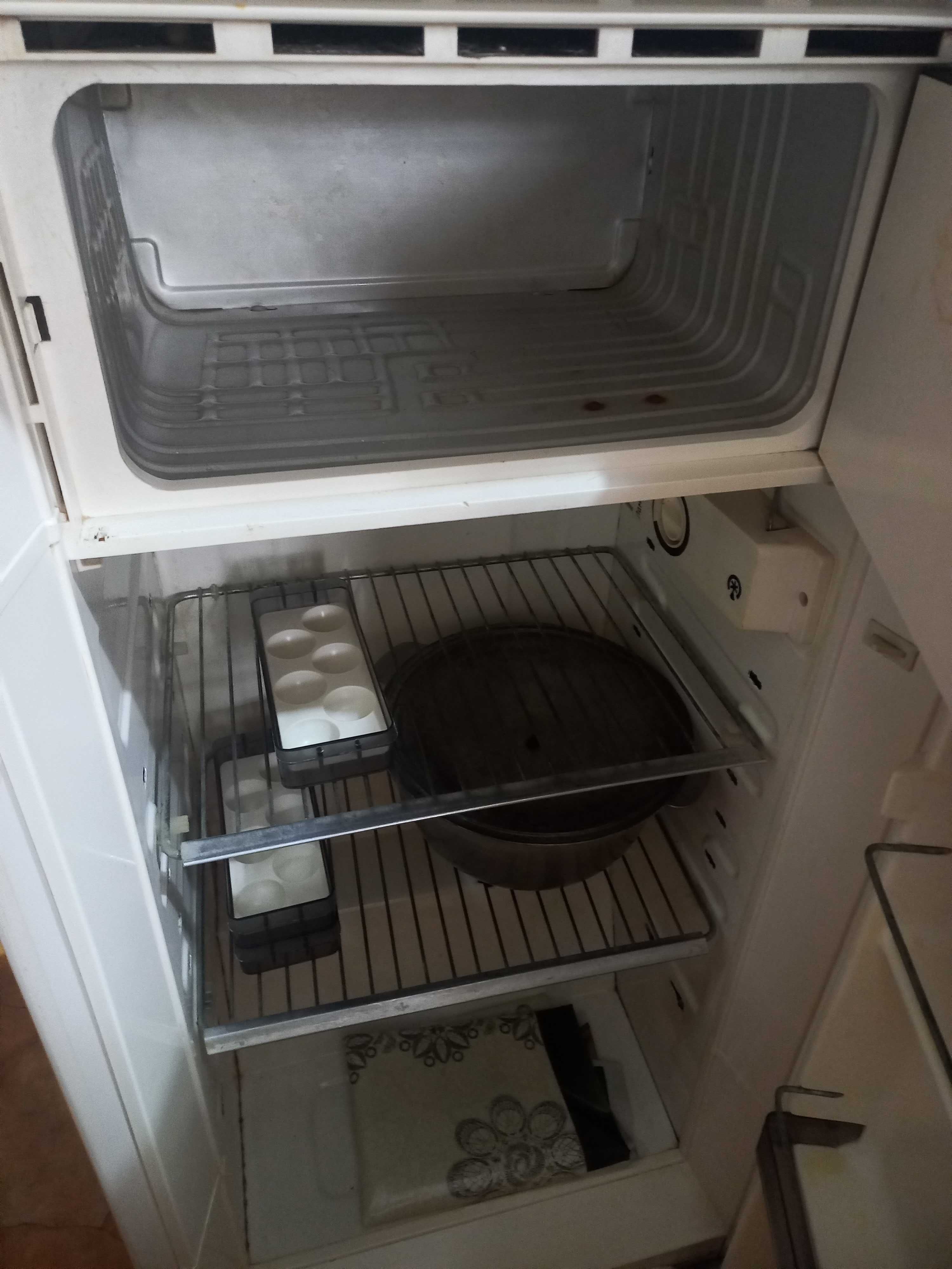 холодильник продам бу