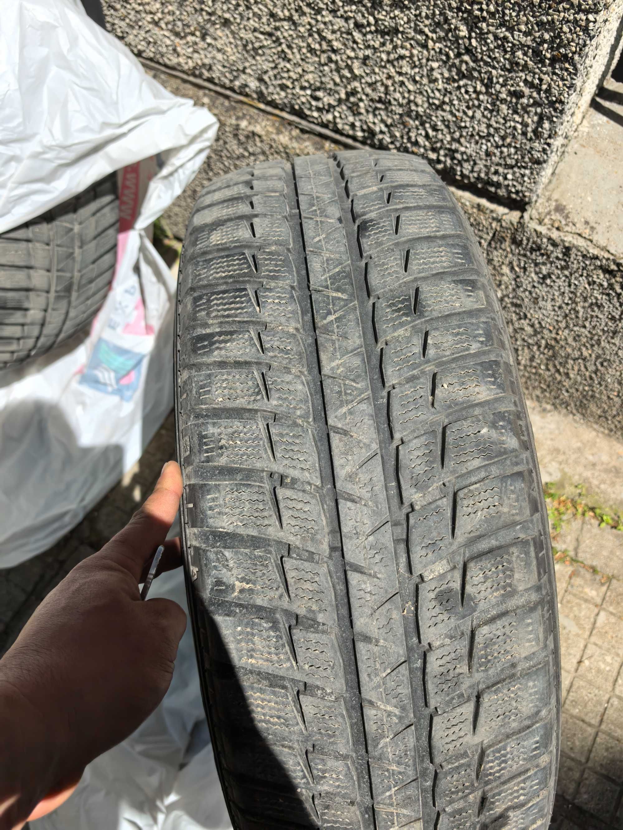 Гуми все сезони Фалкен 215/60/R17
