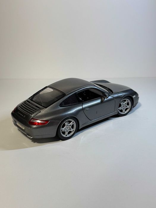 Porsche 911 Carrera S la Scara 1:18 1/18 Maisto Macheta Mașinuța