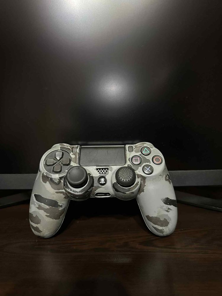 Playstation 4 slim 1 терабайт със два джойстика