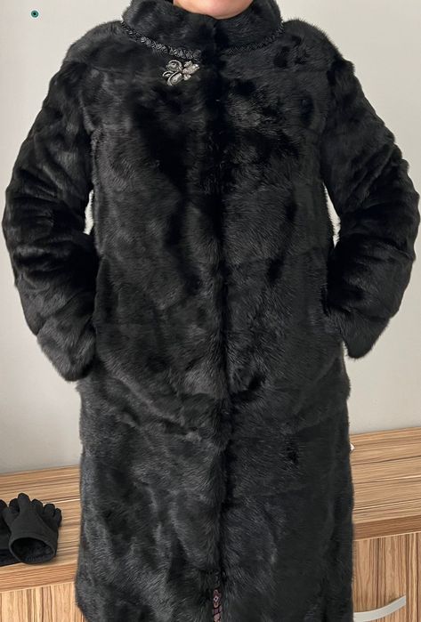Продам норковую шубу черного цвета.Оригиналь.