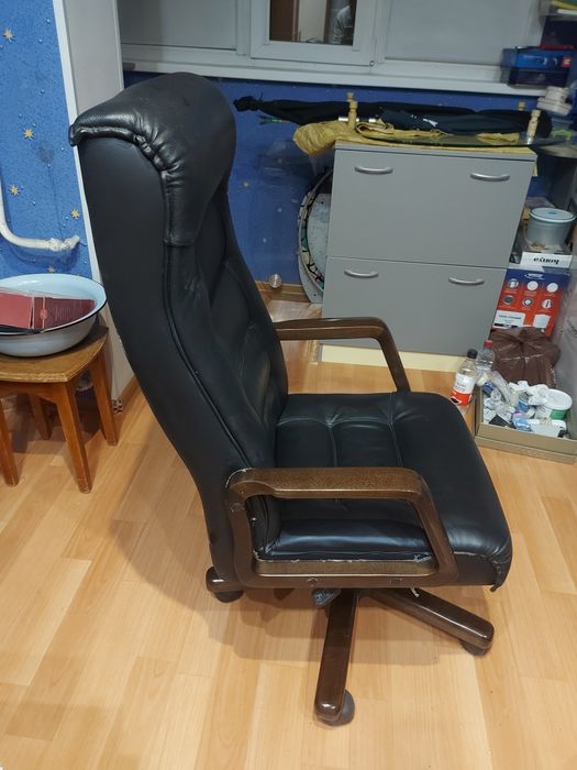 Продам кресло руководителя