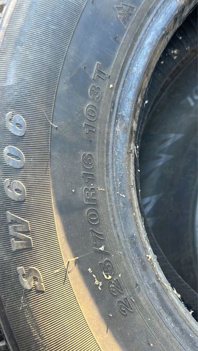 Продам шипы в отличном состояний 225/70R16