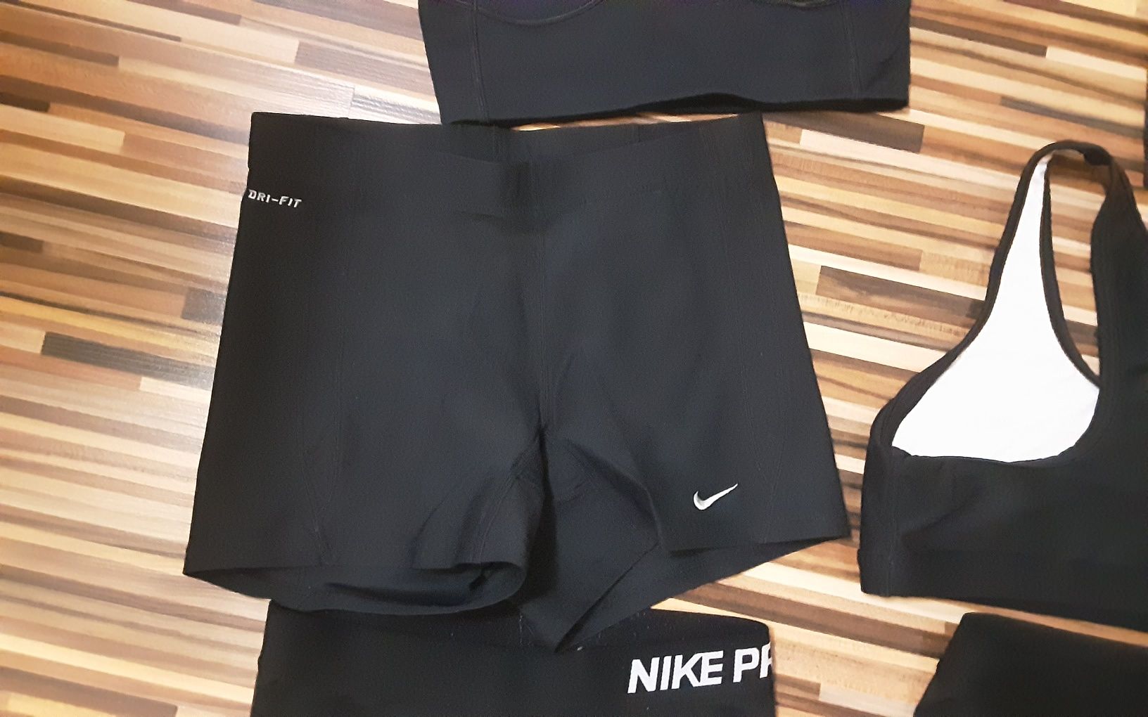 (S) NIKE PRO оригинални къси клинове и бюстиета