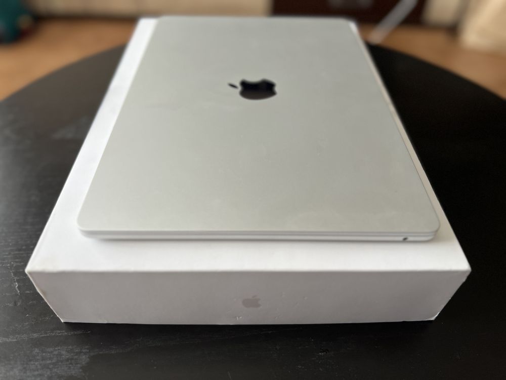 Като Нов MacBook Air 15” 2023 M2 8GB 512GB 26цикъла