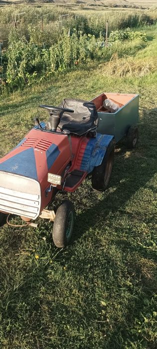 Vind tractor mic cu remorca