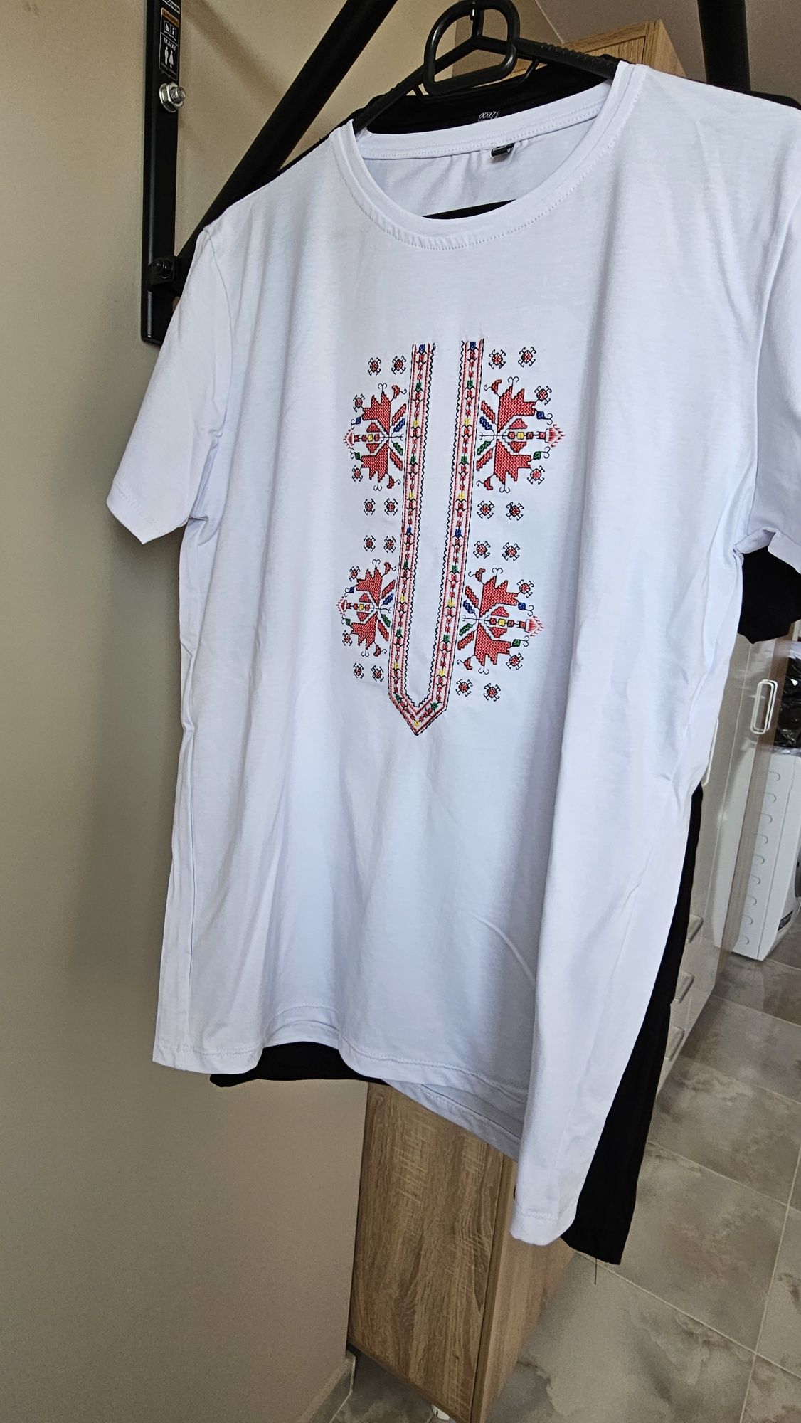 Тениски с народни мотиви
