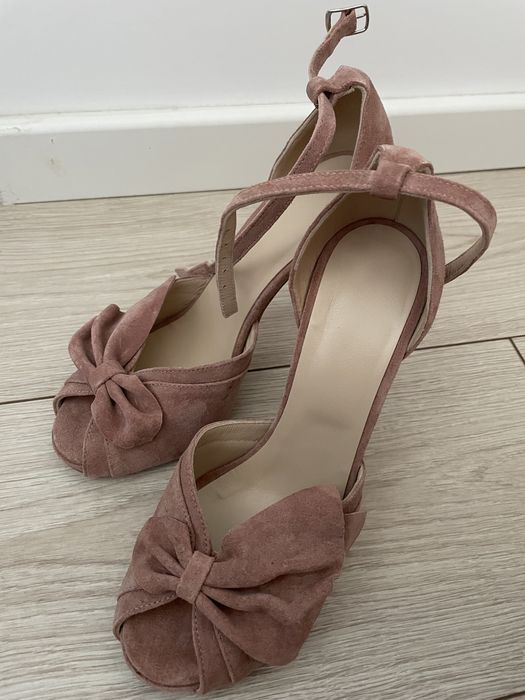 Vând sandale piele întoarsă roz pudra 37