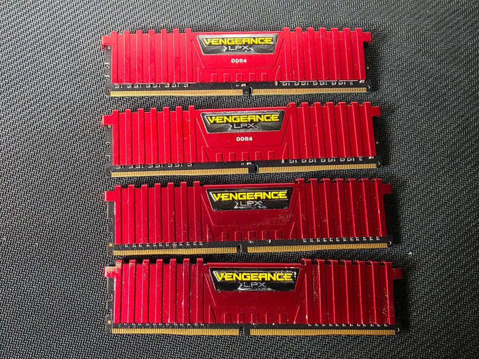Memorie 16GB DDR4 2666 MHz Corsair Vengeance LPX Red