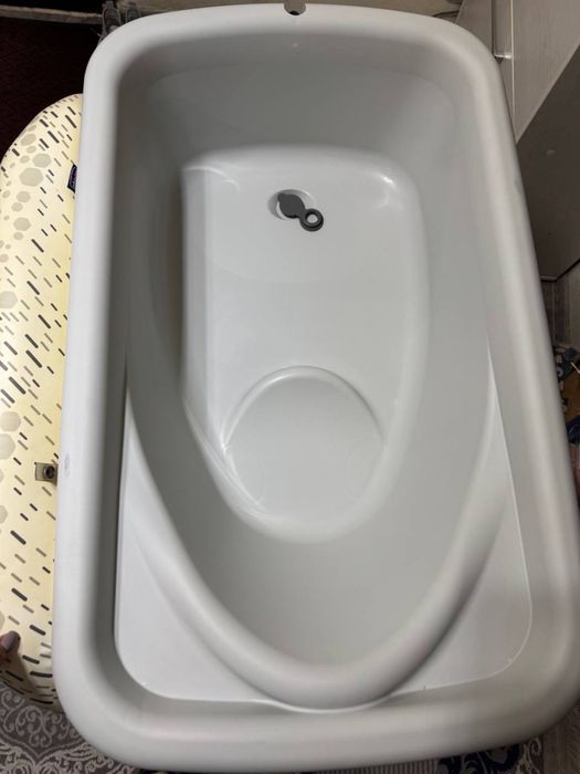 Chicco Cuddle & Bubble - пеленальный столик и ванночка 2 в 1