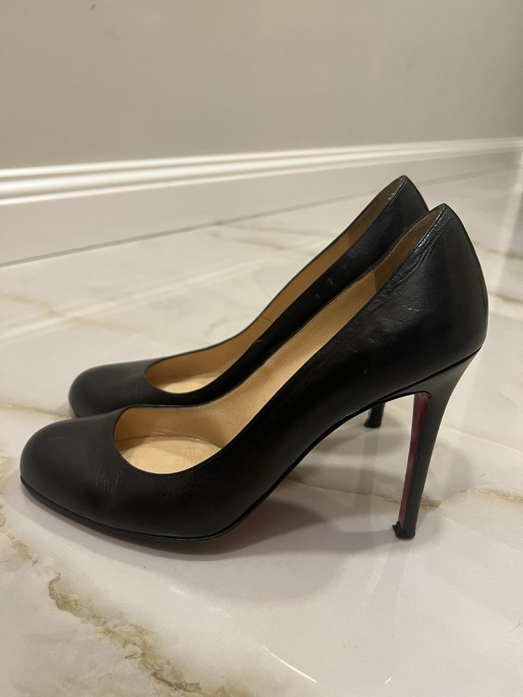 Обувки Louboutin