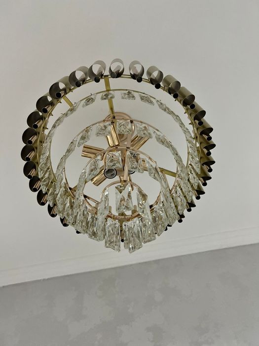 Люстры  на потолок