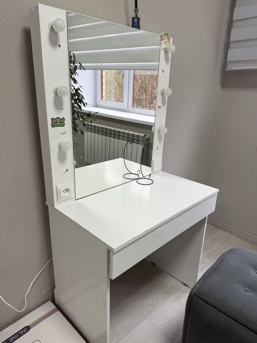 Косметический столик kaspi red