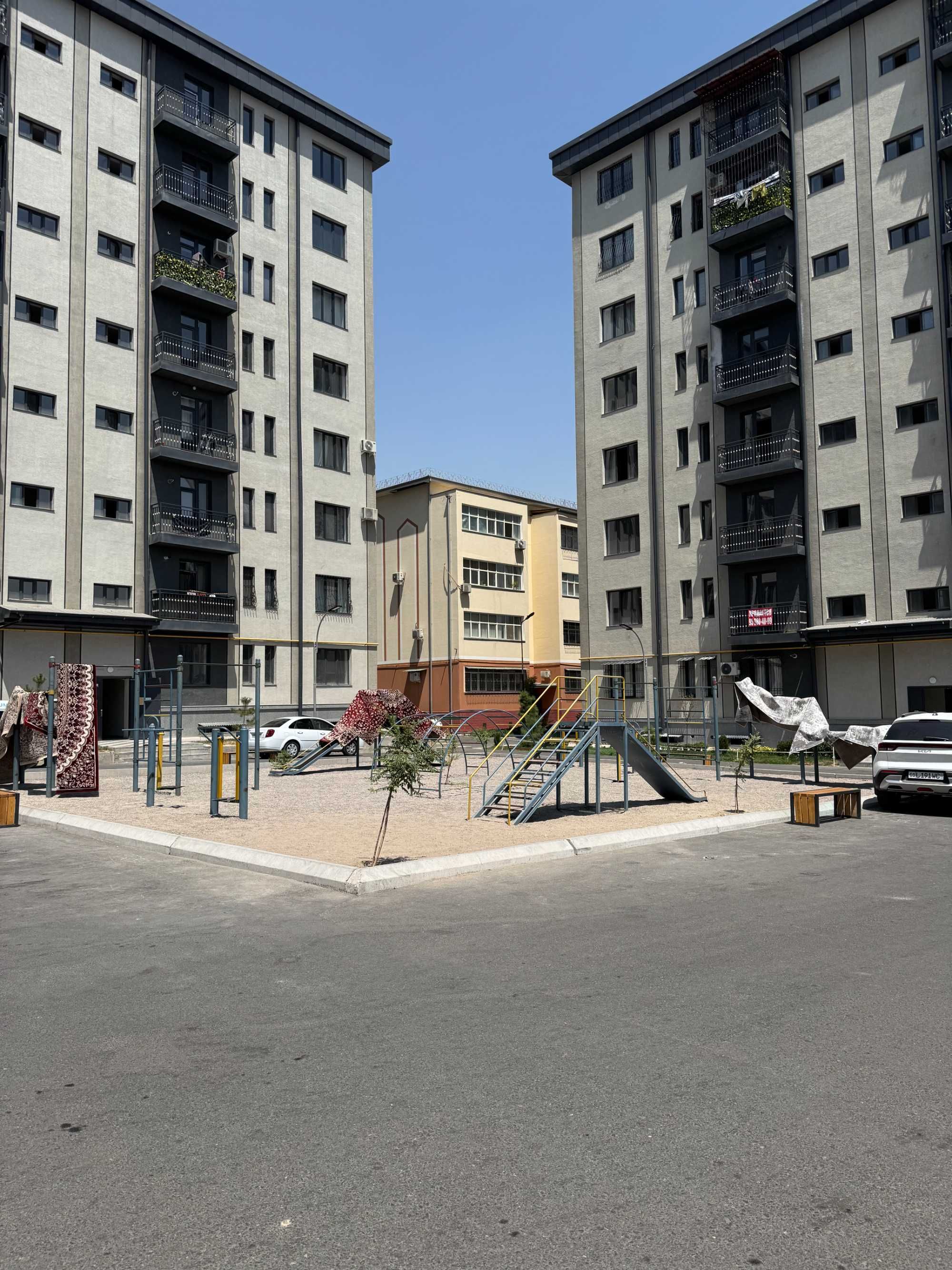 Продаётся 3-комнатная квартира, Юнусабад, ул. Коракул, 2/3 дом.