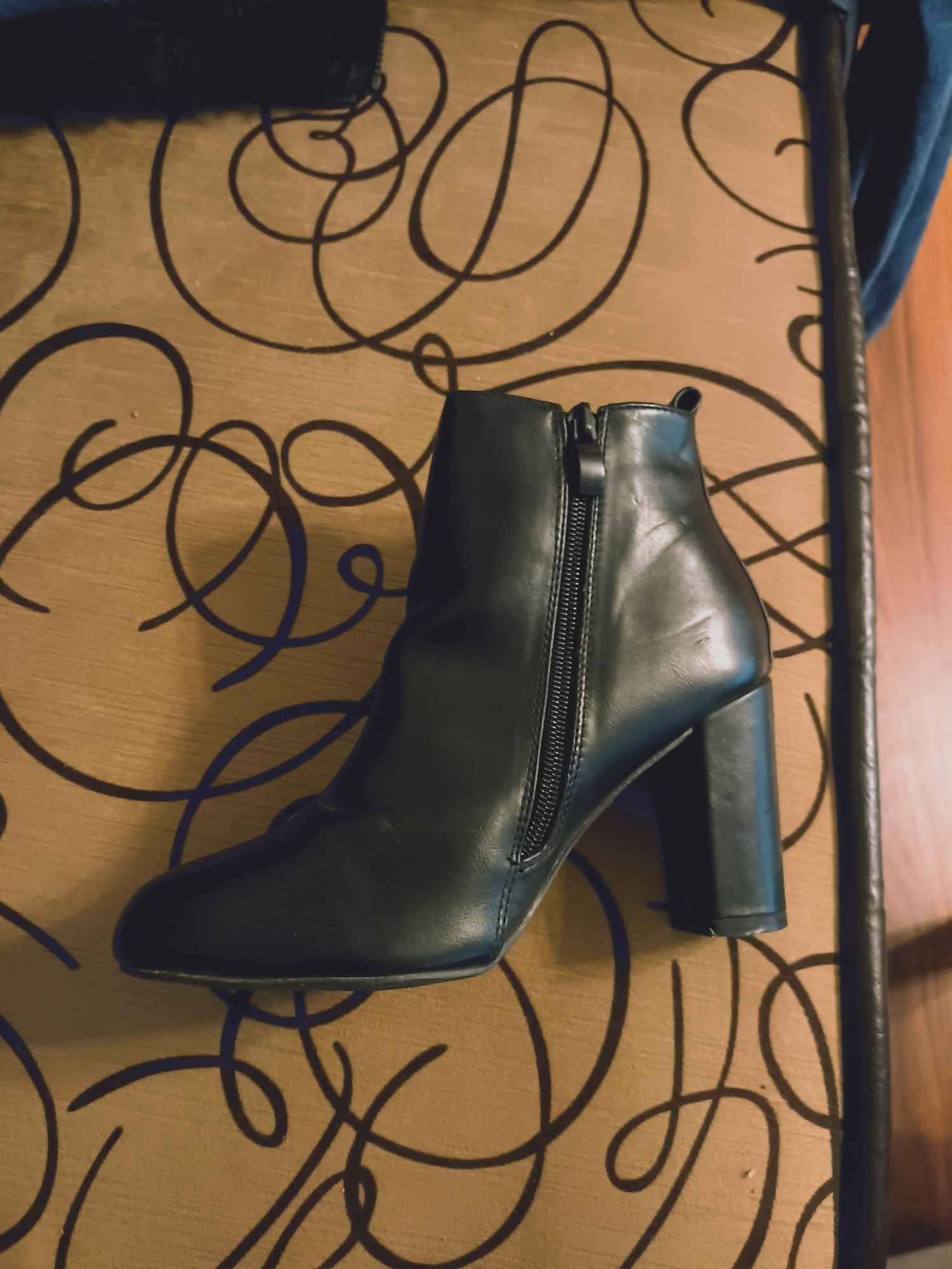 Botine cu toc gros, m37