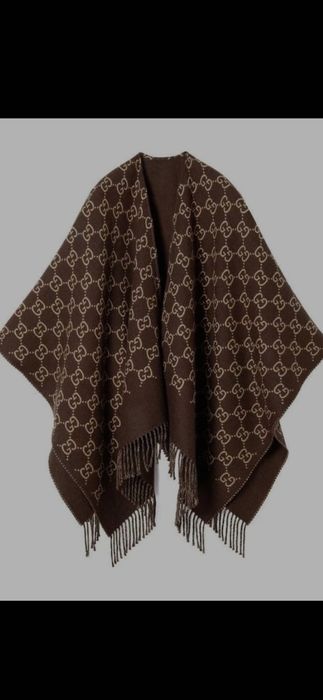 Poncho Gucci model 2026-iarnă