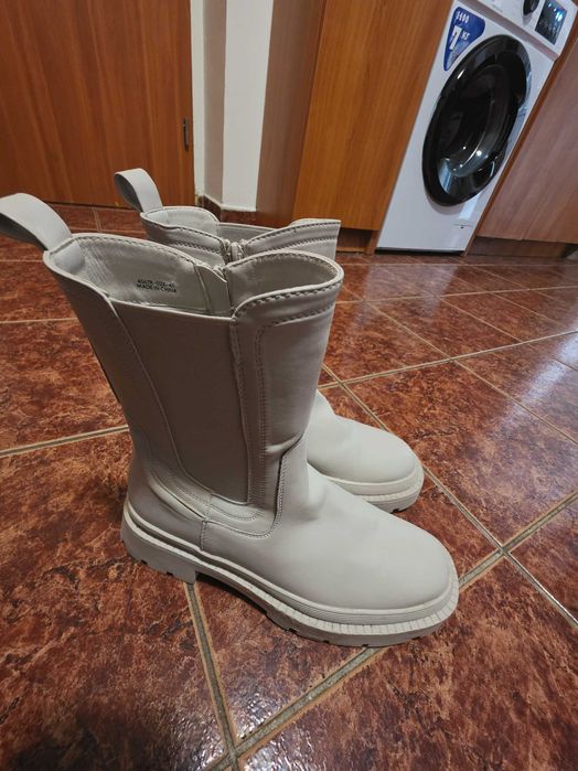 Продавам боти 41 номер запазени