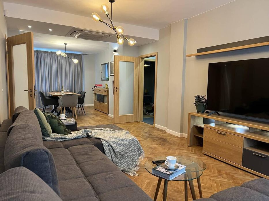 Дава се под наем Тристаен апартамент в Бургас, Център - 92 кв.м за 969 € - Снимка #2