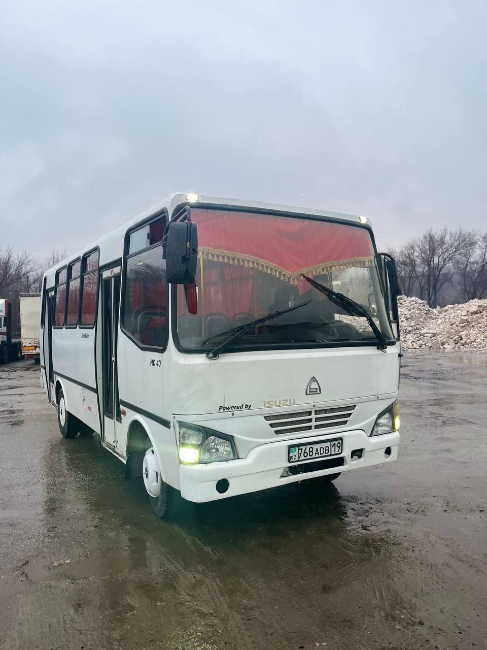 Isuzu np 37  автобус