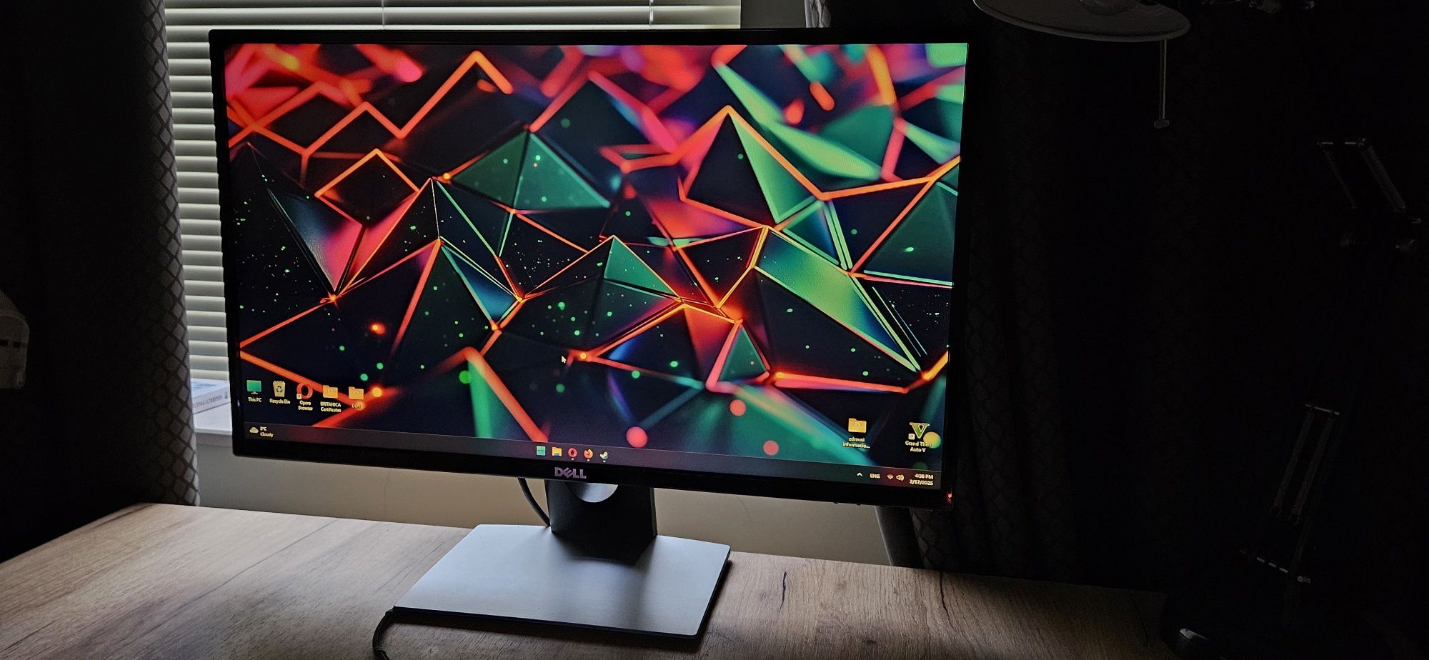Перфектен монитор Dell IPS - 27"