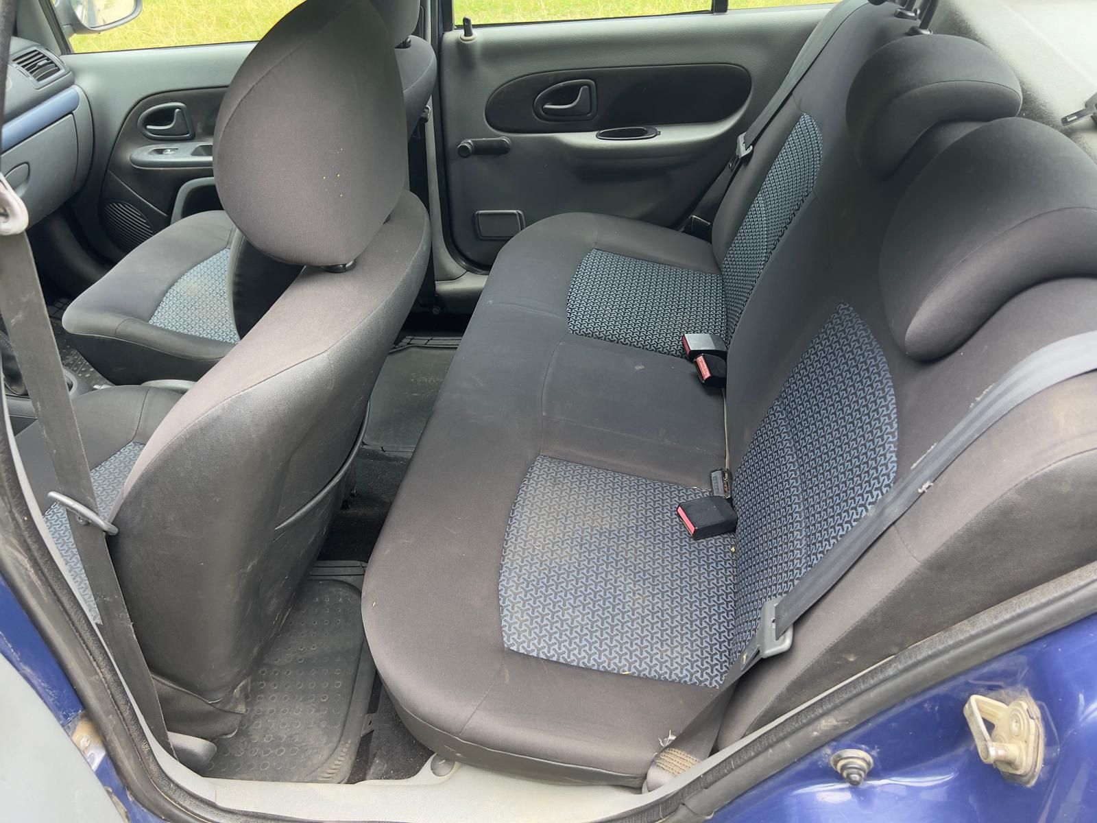 Vând Renault Clio