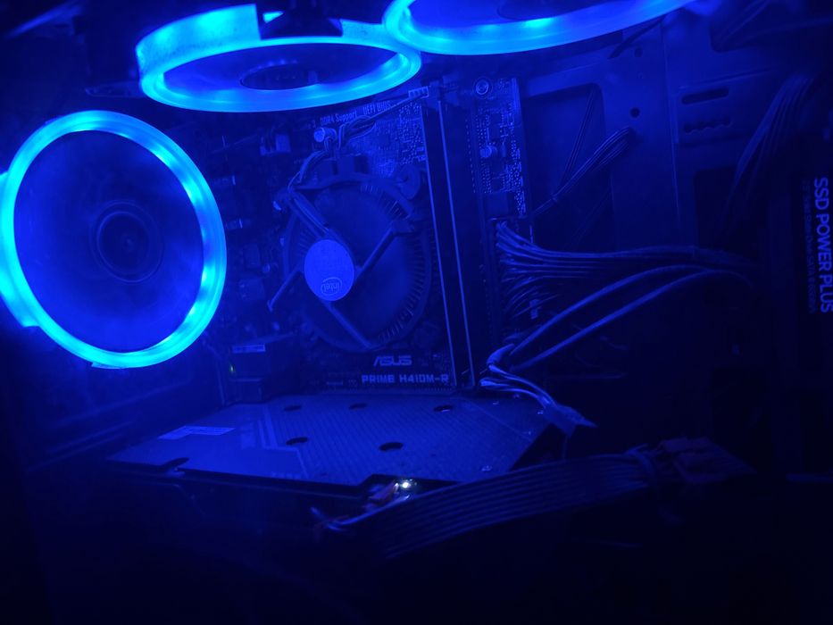 Vând calculator gaming