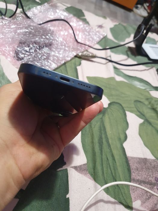 Vînd iphone 14 Blokat