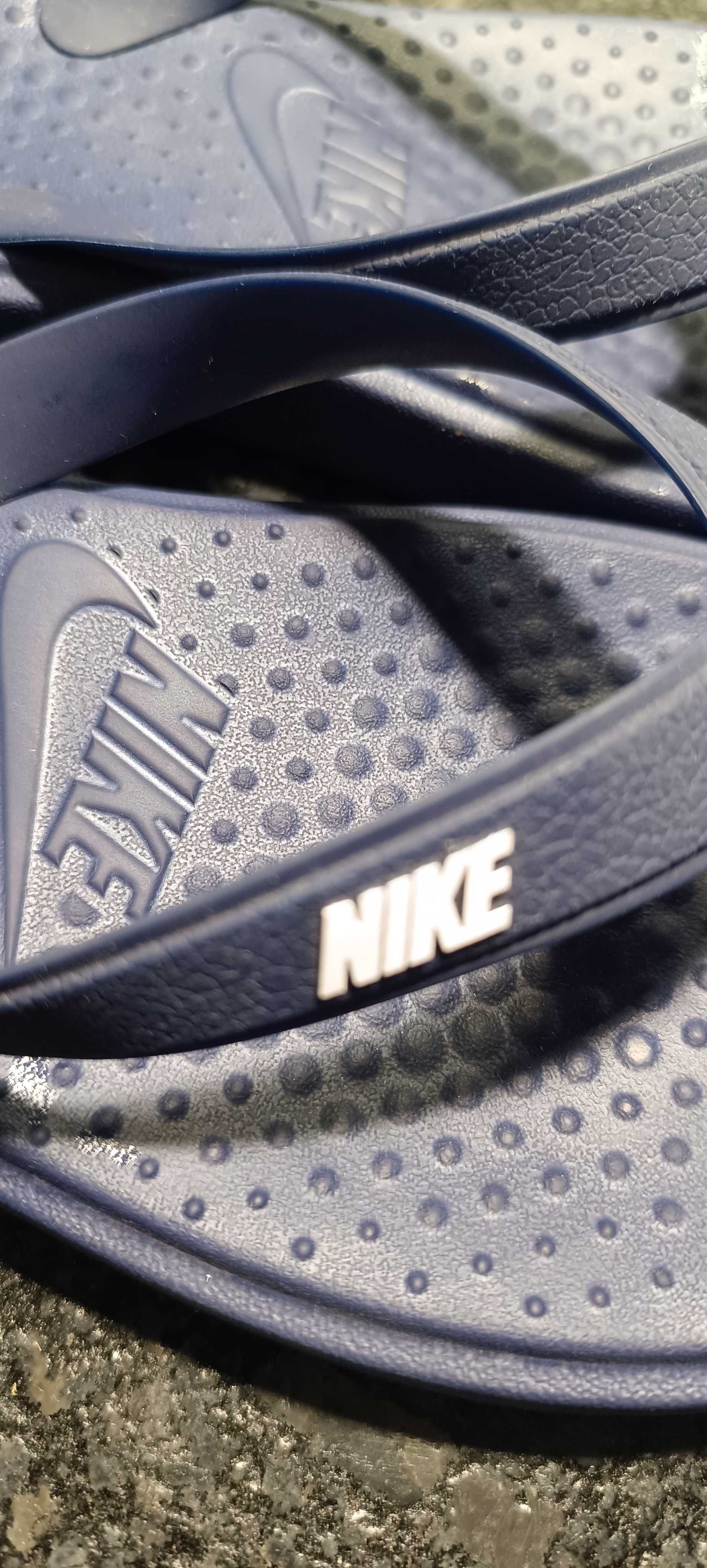 Продавам чехли NIKE