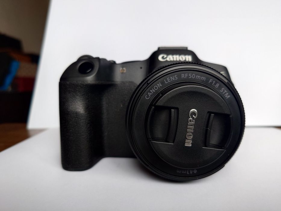 Canon R8, baterie extra noua, garantie 20 luni