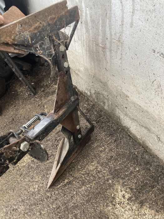 Plug reversibil motocultor