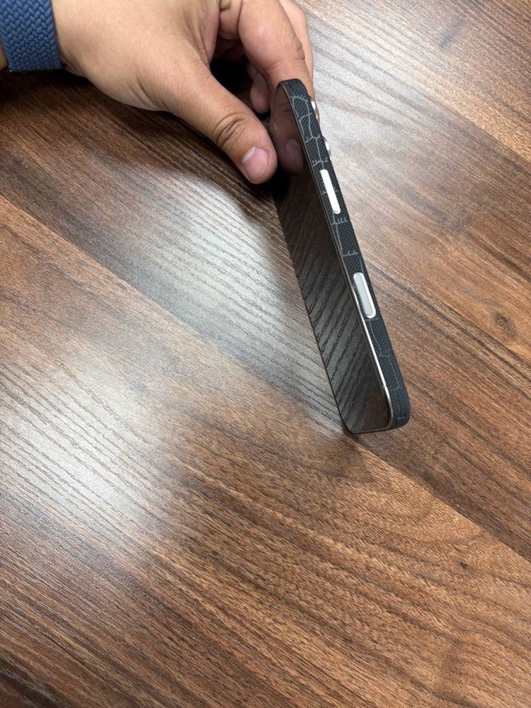 Продам Iphone 16 pro 256GB E-Sim natural titan