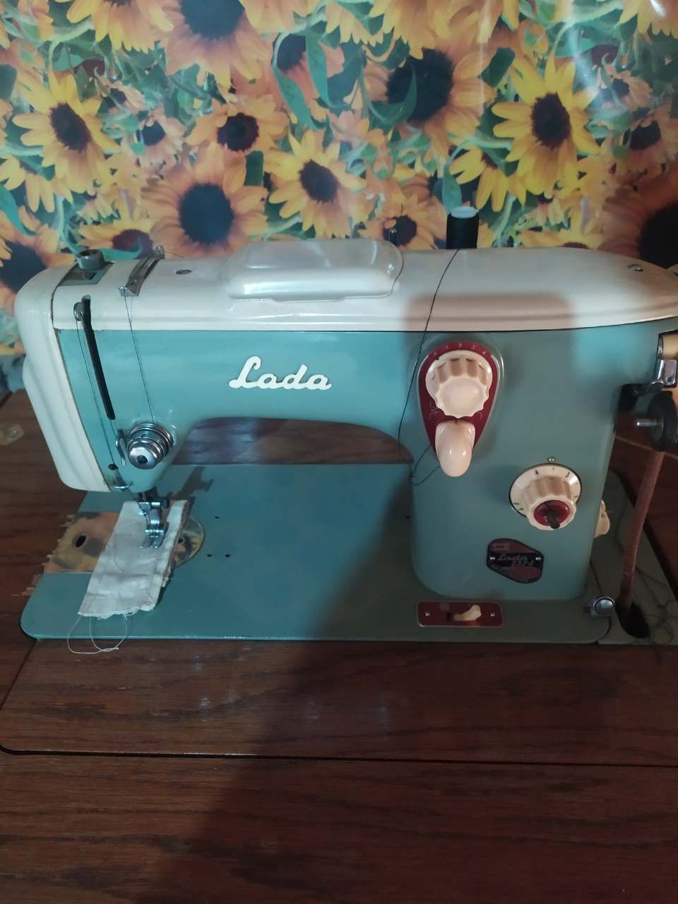 Швейная машинка Lada 273-1